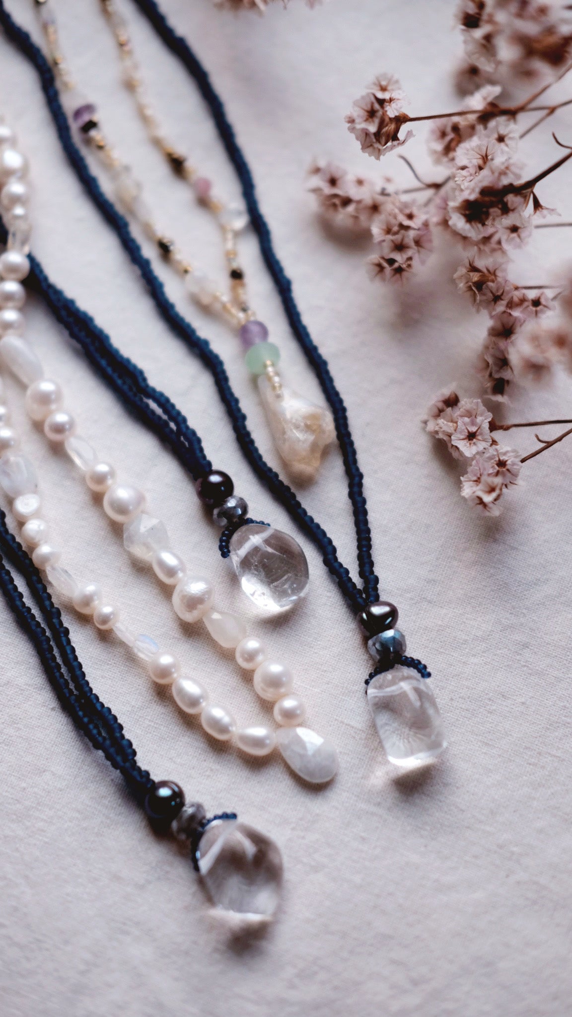 Perceptive Water  + Rock crystal Quartz + Labradorite + Pearl necklace