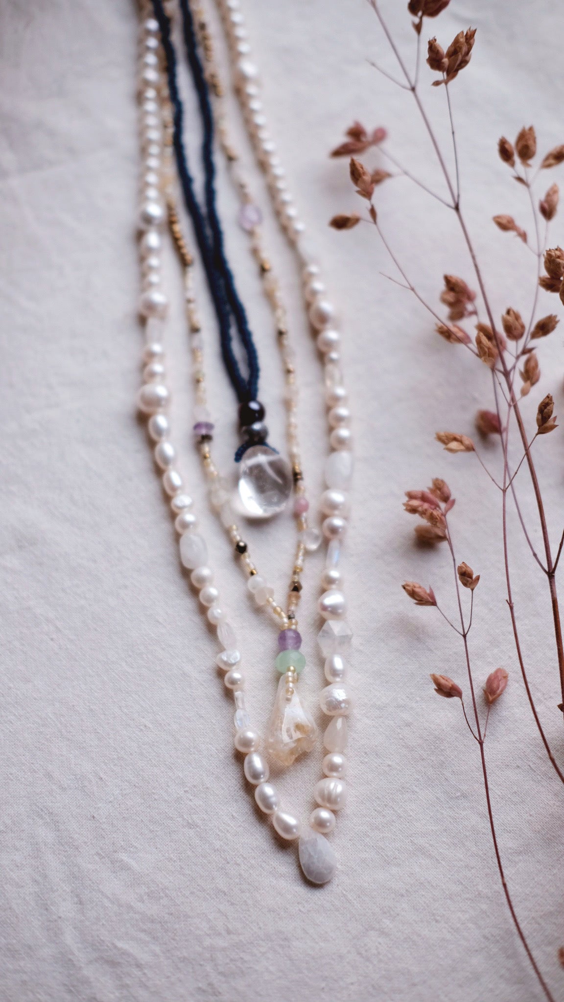 Perceptive Water  + Rock crystal Quartz + Labradorite + Pearl necklace